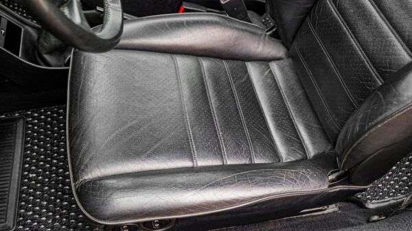 Sporty black seat cover design for driving seat