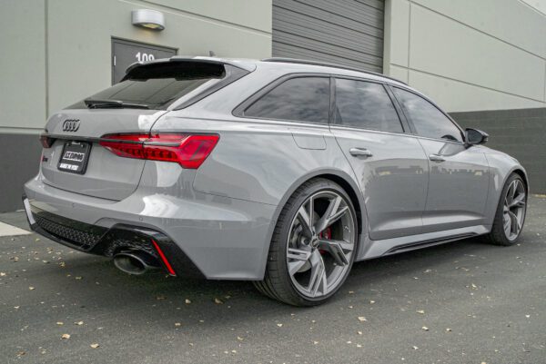 2021 Audi RS6 Avant Car Right Side View