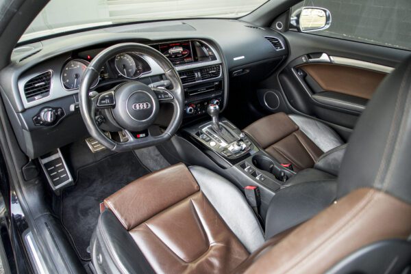 Black Colour 2013 Audi S5 Front View