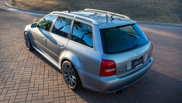 Back side view of the 2001 Audi RS4 Avant